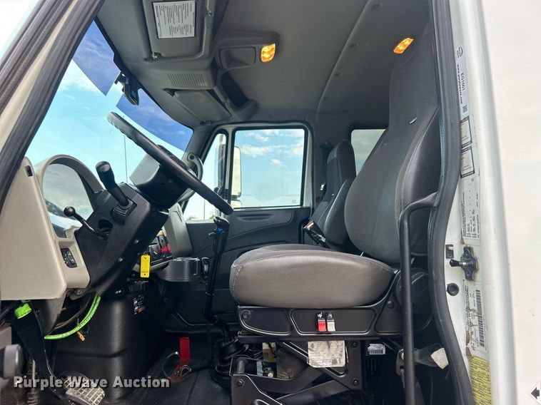 image for item EG1001 2008 International  7500 crane truck