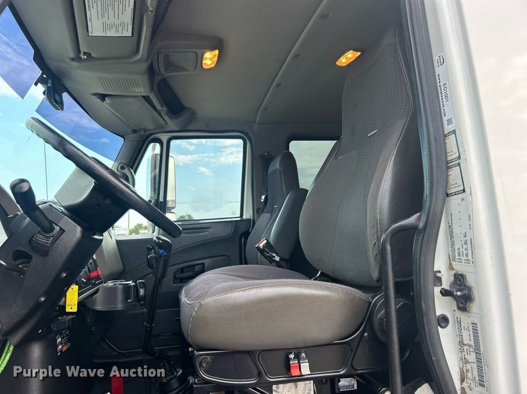 image for item EG1001 2008 International  7500 crane truck