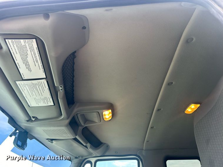 image for item EG1001 2008 International  7500 crane truck