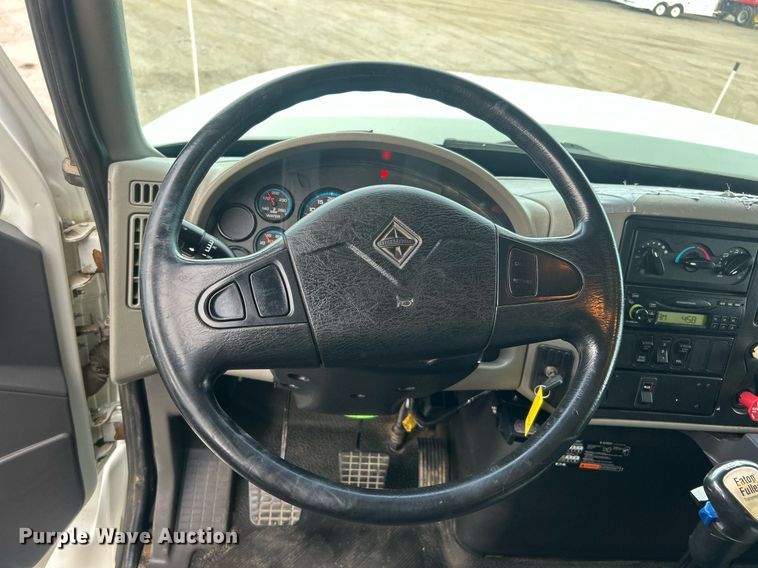 image for item EG1001 2008 International  7500 crane truck