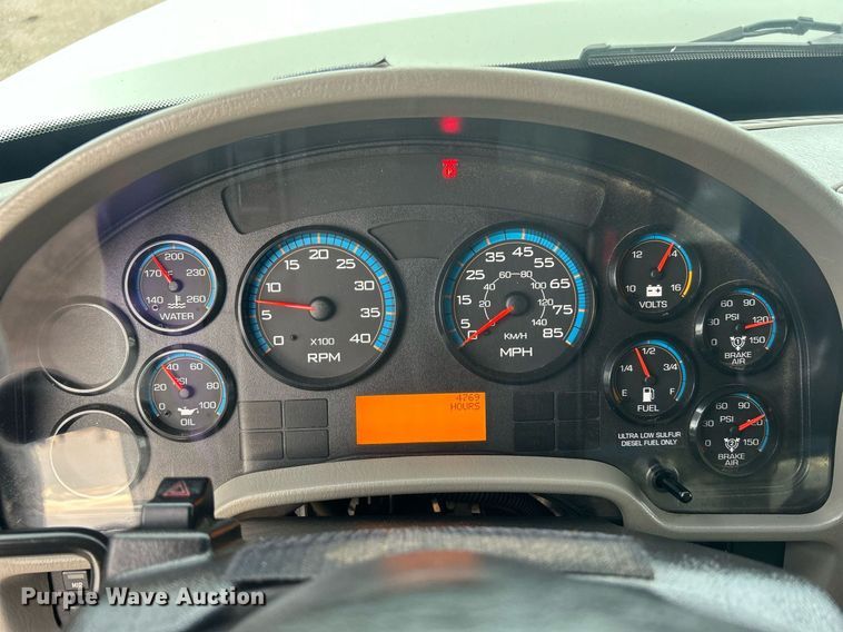 image for item EG1001 2008 International  7500 crane truck