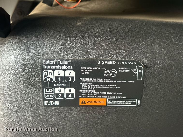 image for item EG1001 2008 International  7500 crane truck