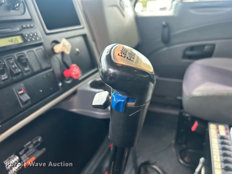 image for item EG1001 2008 International  7500 crane truck