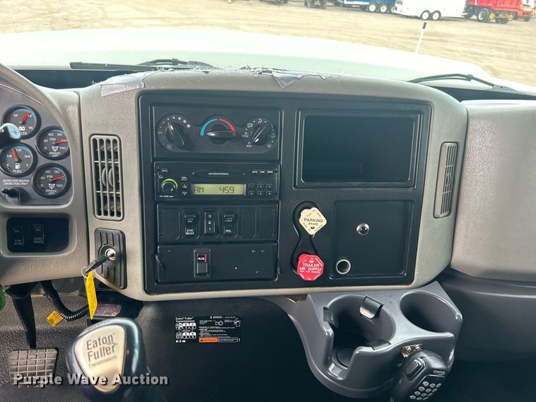 image for item EG1001 2008 International  7500 crane truck