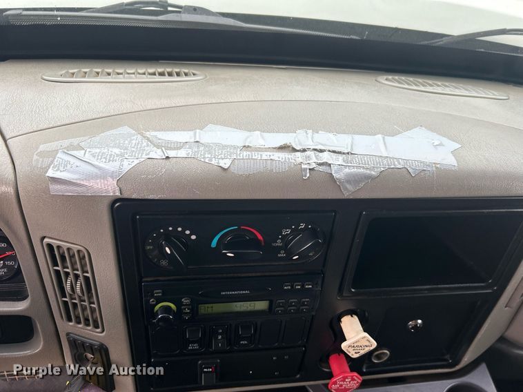 image for item EG1001 2008 International  7500 crane truck