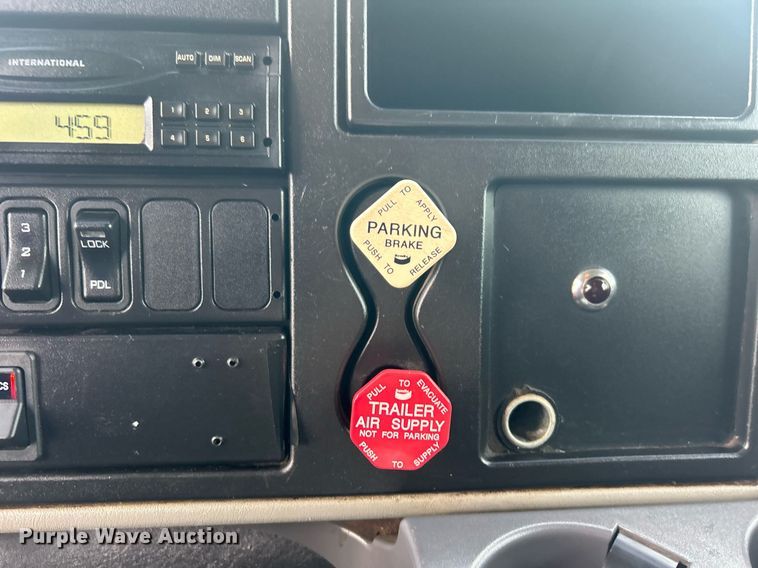 image for item EG1001 2008 International  7500 crane truck