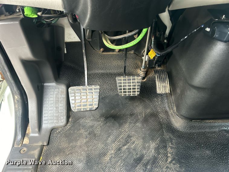 image for item EG1001 2008 International  7500 crane truck