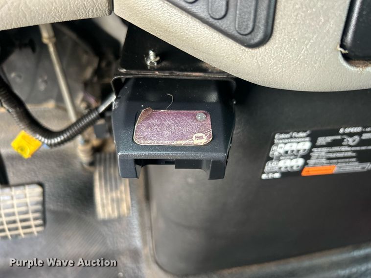 image for item EG1001 2008 International  7500 crane truck