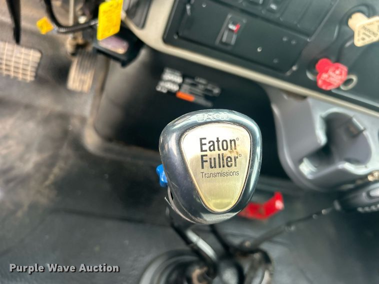 image for item EG1001 2008 International  7500 crane truck