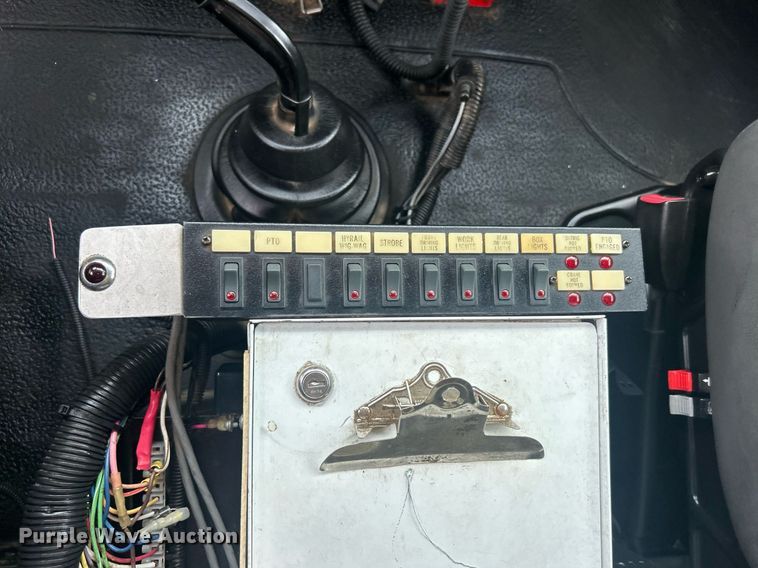 image for item EG1001 2008 International  7500 crane truck