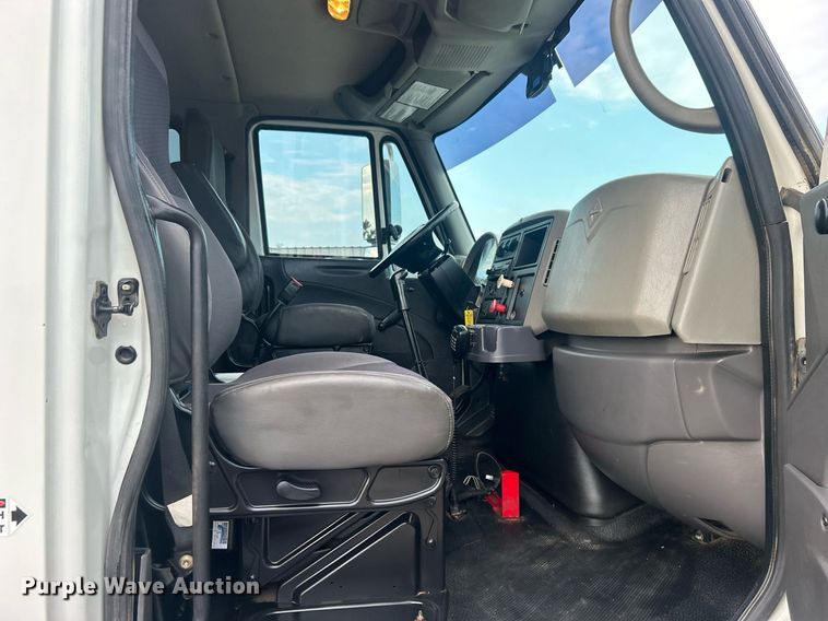 image for item EG1001 2008 International  7500 crane truck