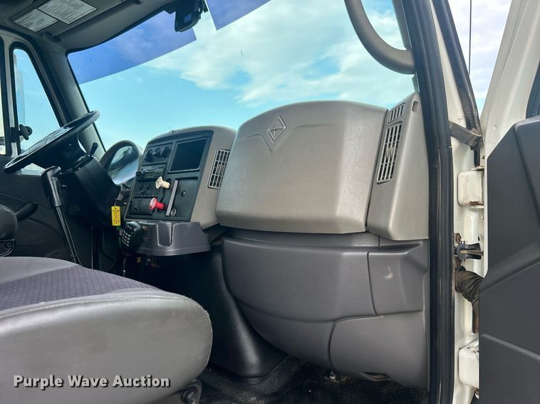 image for item EG1001 2008 International  7500 crane truck