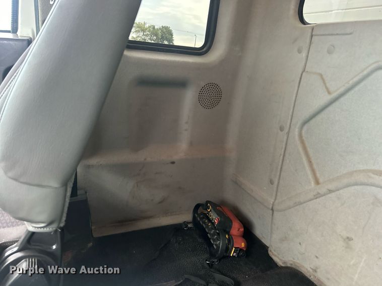 image for item EG1001 2008 International  7500 crane truck