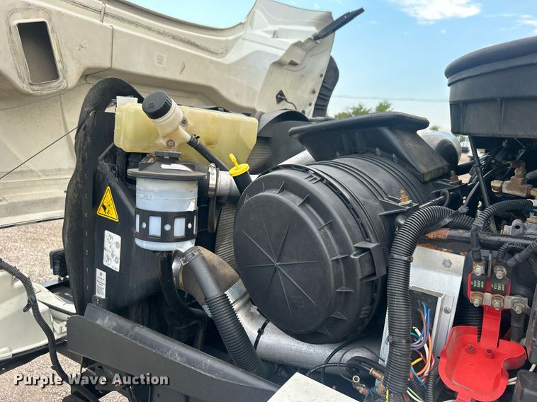 image for item EG1001 2008 International  7500 crane truck