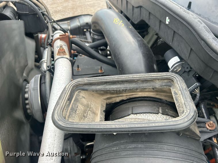 image for item EG1001 2008 International  7500 crane truck