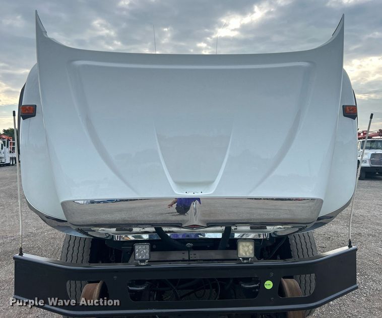 image for item EG1001 2008 International  7500 crane truck