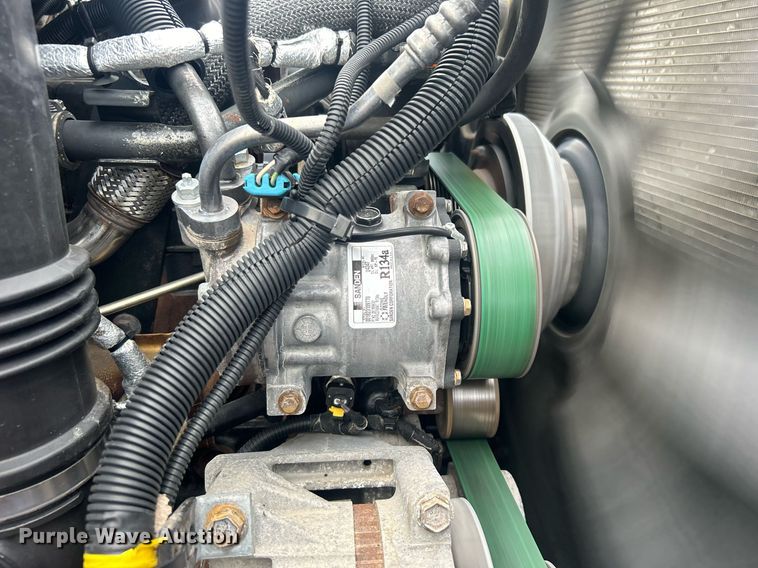 image for item EG1001 2008 International  7500 crane truck