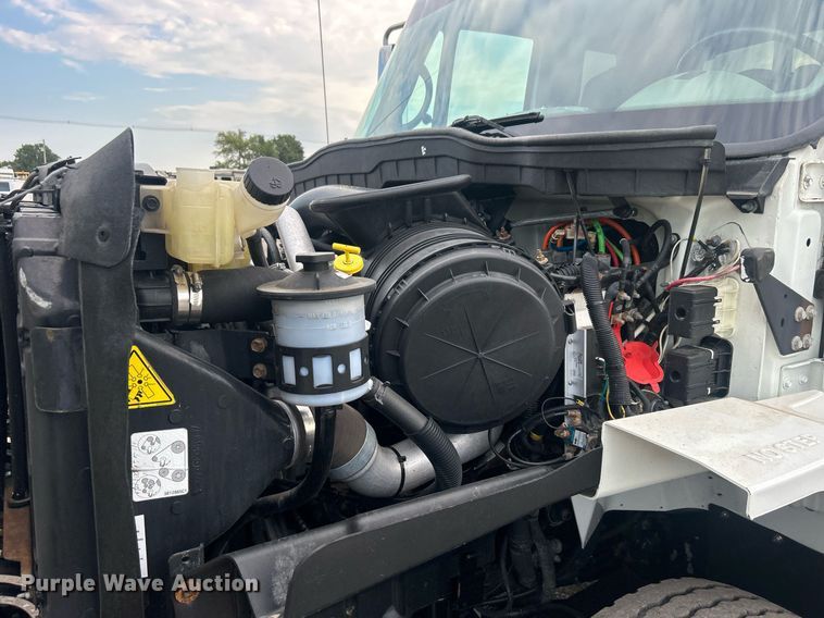 image for item EG1001 2008 International  7500 crane truck