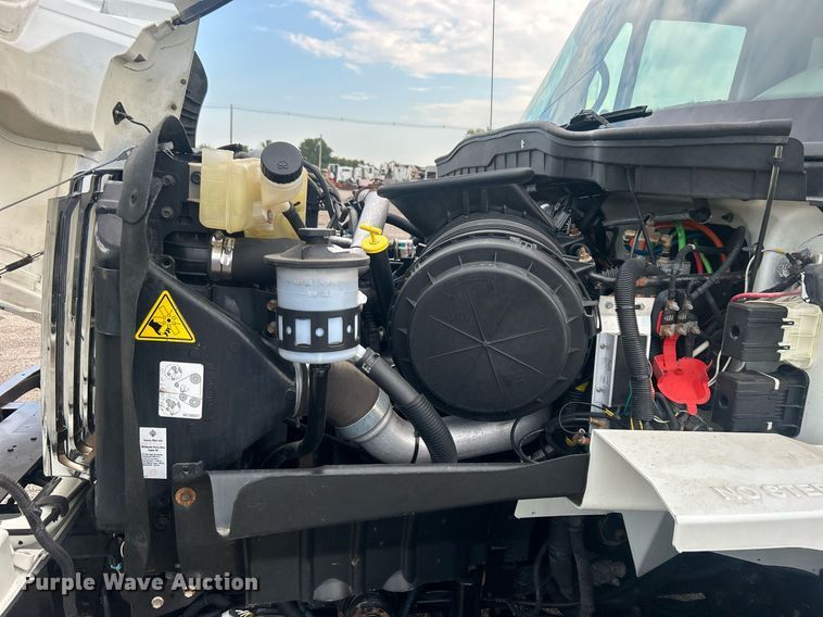 image for item EG1001 2008 International  7500 crane truck