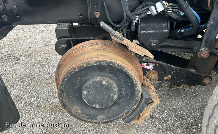 image for item EG1001 2008 International  7500 crane truck