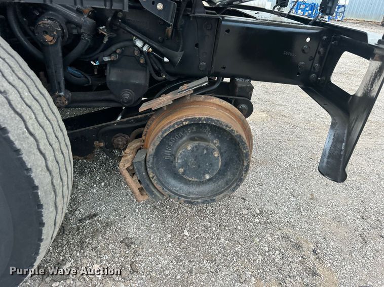 image for item EG1001 2008 International  7500 crane truck