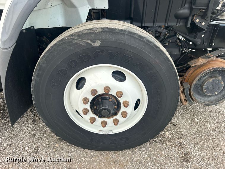 image for item EG1001 2008 International  7500 crane truck