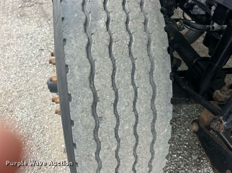 image for item EG1001 2008 International  7500 crane truck