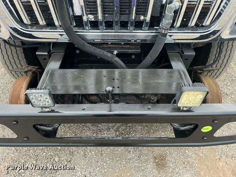 image for item EG1001 2008 International  7500 crane truck