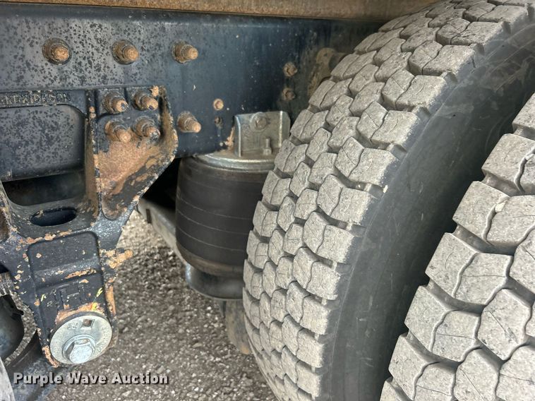 image for item EG1001 2008 International  7500 crane truck