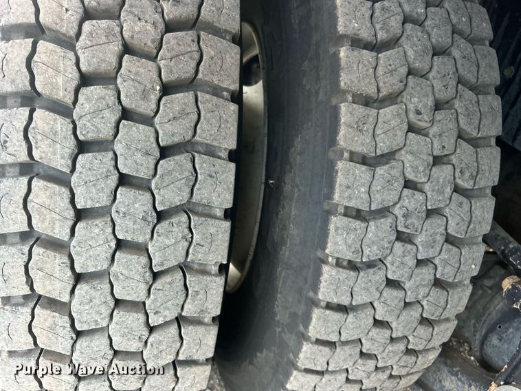 image for item EG1001 2008 International  7500 crane truck