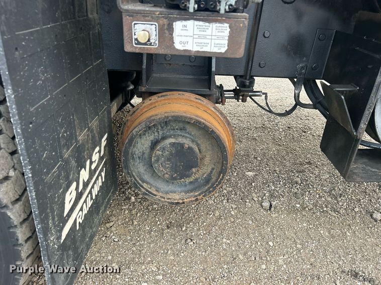 image for item EG1001 2008 International  7500 crane truck