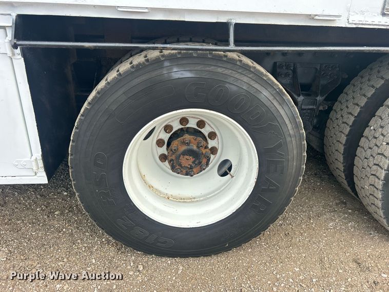 image for item EG1001 2008 International  7500 crane truck