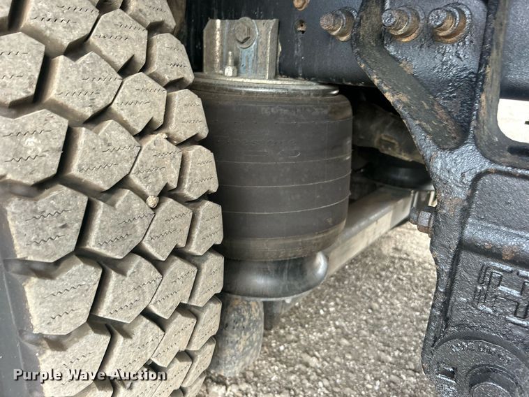 image for item EG1001 2008 International  7500 crane truck