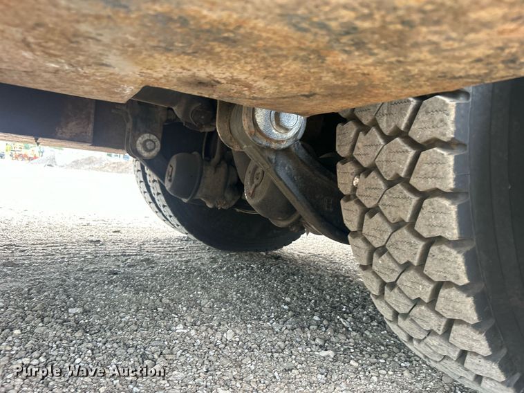 image for item EG1001 2008 International  7500 crane truck