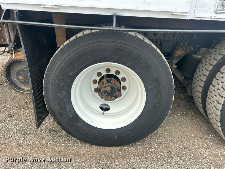 image for item EG1001 2008 International  7500 crane truck