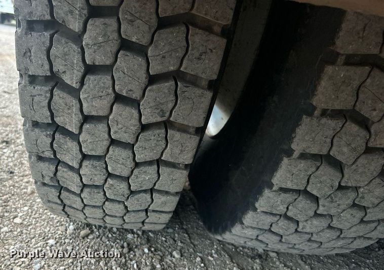 image for item EG1001 2008 International  7500 crane truck