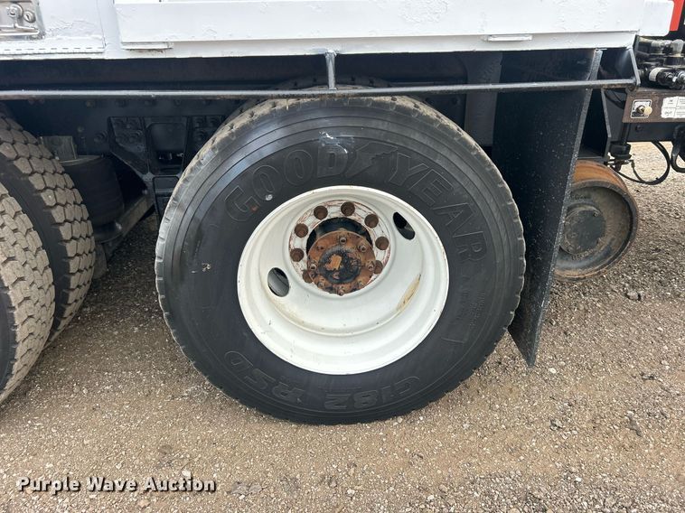 image for item EG1001 2008 International  7500 crane truck