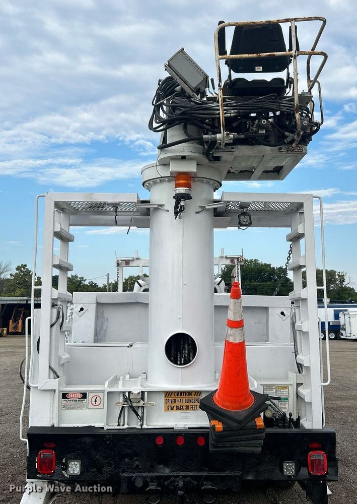 image for item EG1003 2010 Freightliner  Business Class M2 grapple crane truck