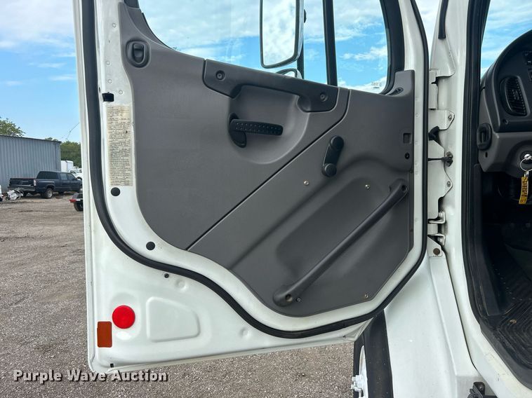 image for item EG1003 2010 Freightliner  Business Class M2 grapple crane truck