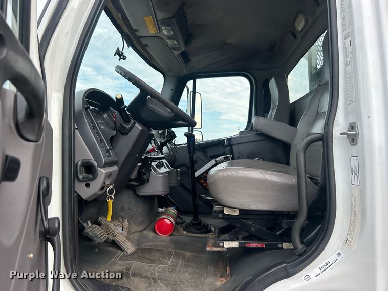 image for item EG1003 2010 Freightliner  Business Class M2 grapple crane truck