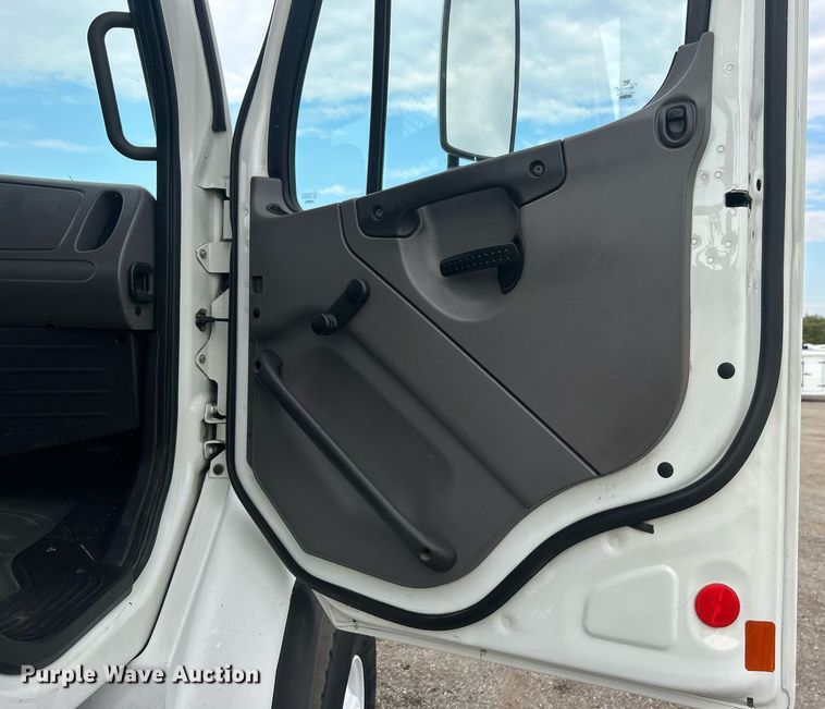 image for item EG1003 2010 Freightliner  Business Class M2 grapple crane truck