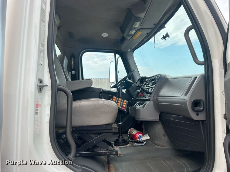 image for item EG1003 2010 Freightliner  Business Class M2 grapple crane truck