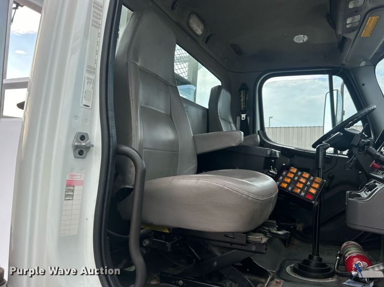 image for item EG1003 2010 Freightliner  Business Class M2 grapple crane truck