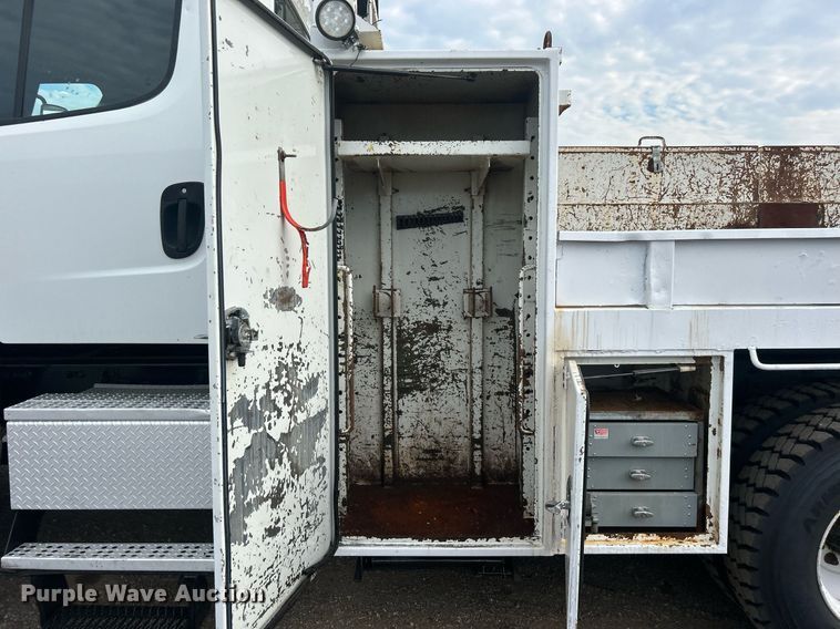 image for item EG1004 2007 Freightliner  Business Class M2 crane truck