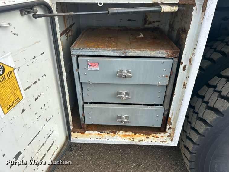 image for item EG1004 2007 Freightliner  Business Class M2 crane truck