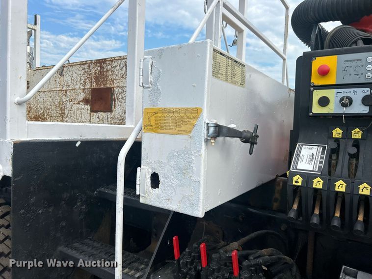 image for item EG1004 2007 Freightliner  Business Class M2 crane truck