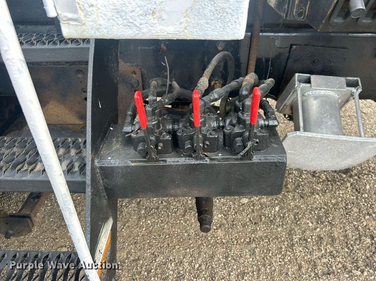 image for item EG1004 2007 Freightliner  Business Class M2 crane truck