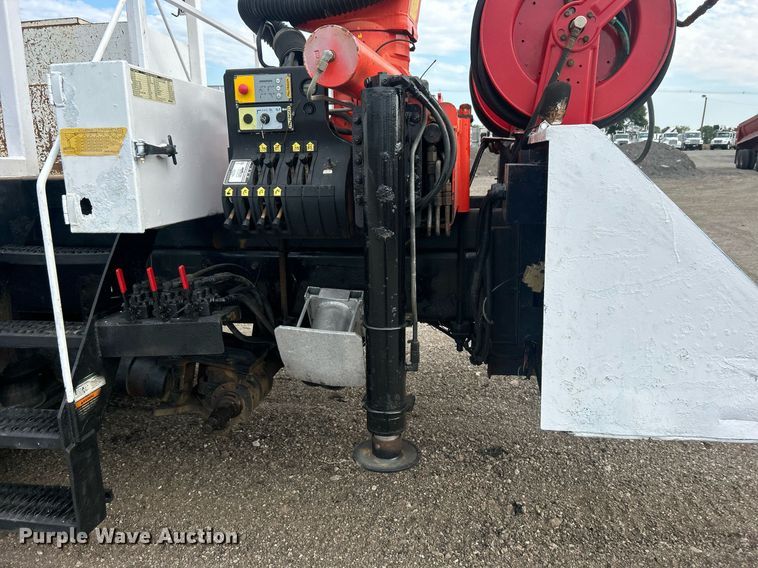 image for item EG1004 2007 Freightliner  Business Class M2 crane truck