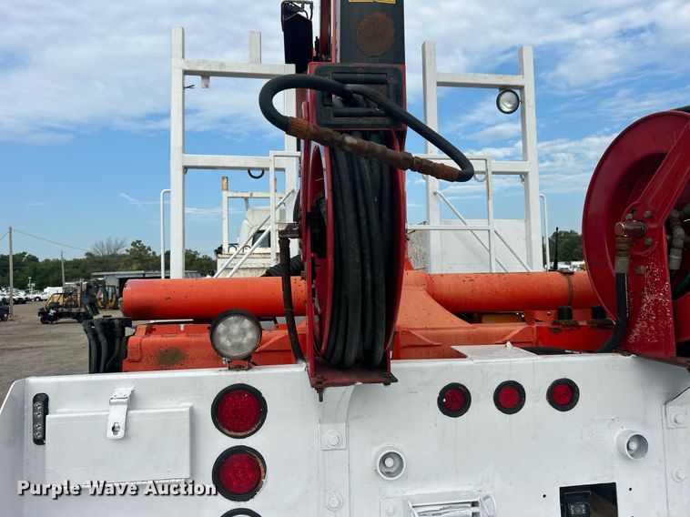 image for item EG1004 2007 Freightliner  Business Class M2 crane truck