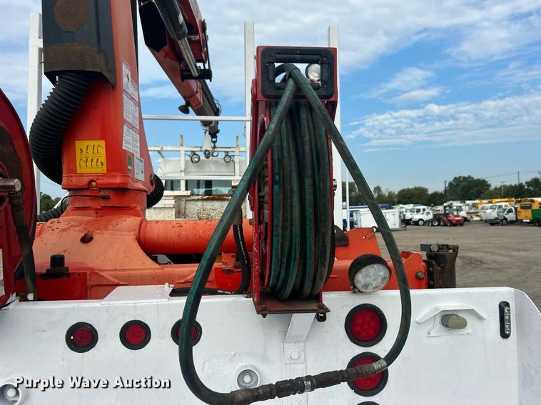 image for item EG1004 2007 Freightliner  Business Class M2 crane truck